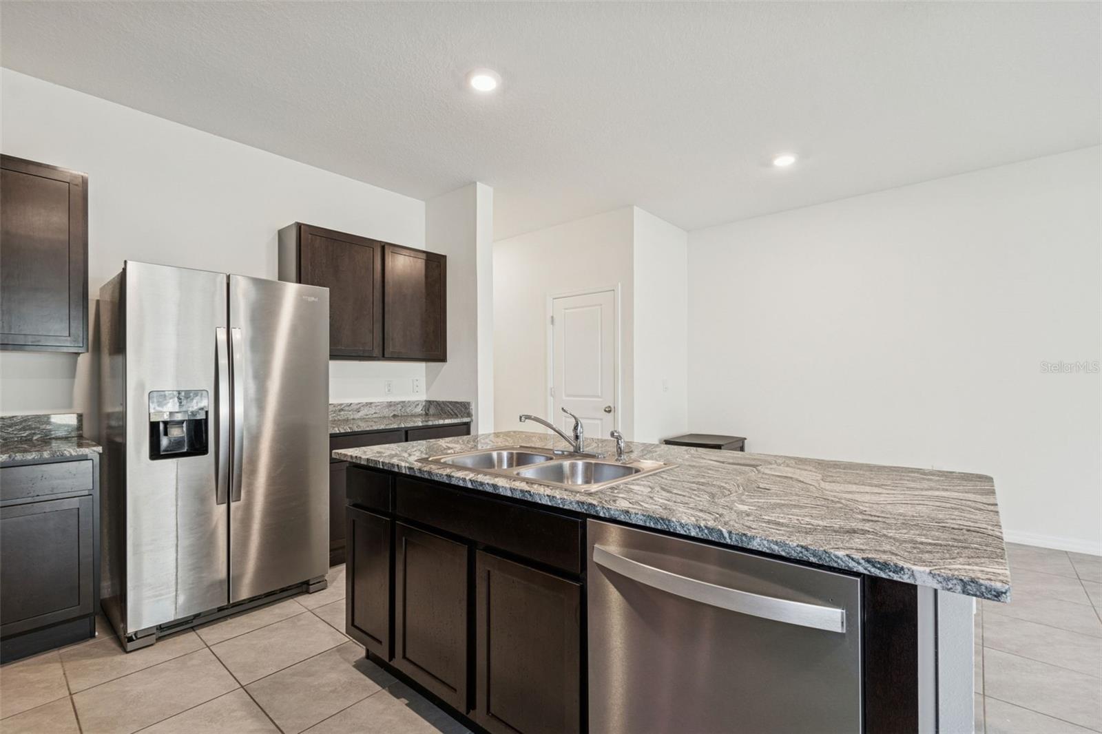 SUMMERSTONE - Residential