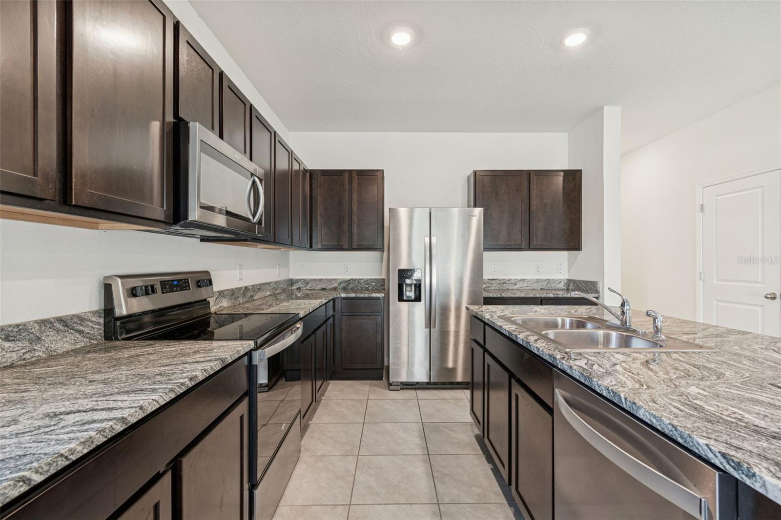 SUMMERSTONE - Residential