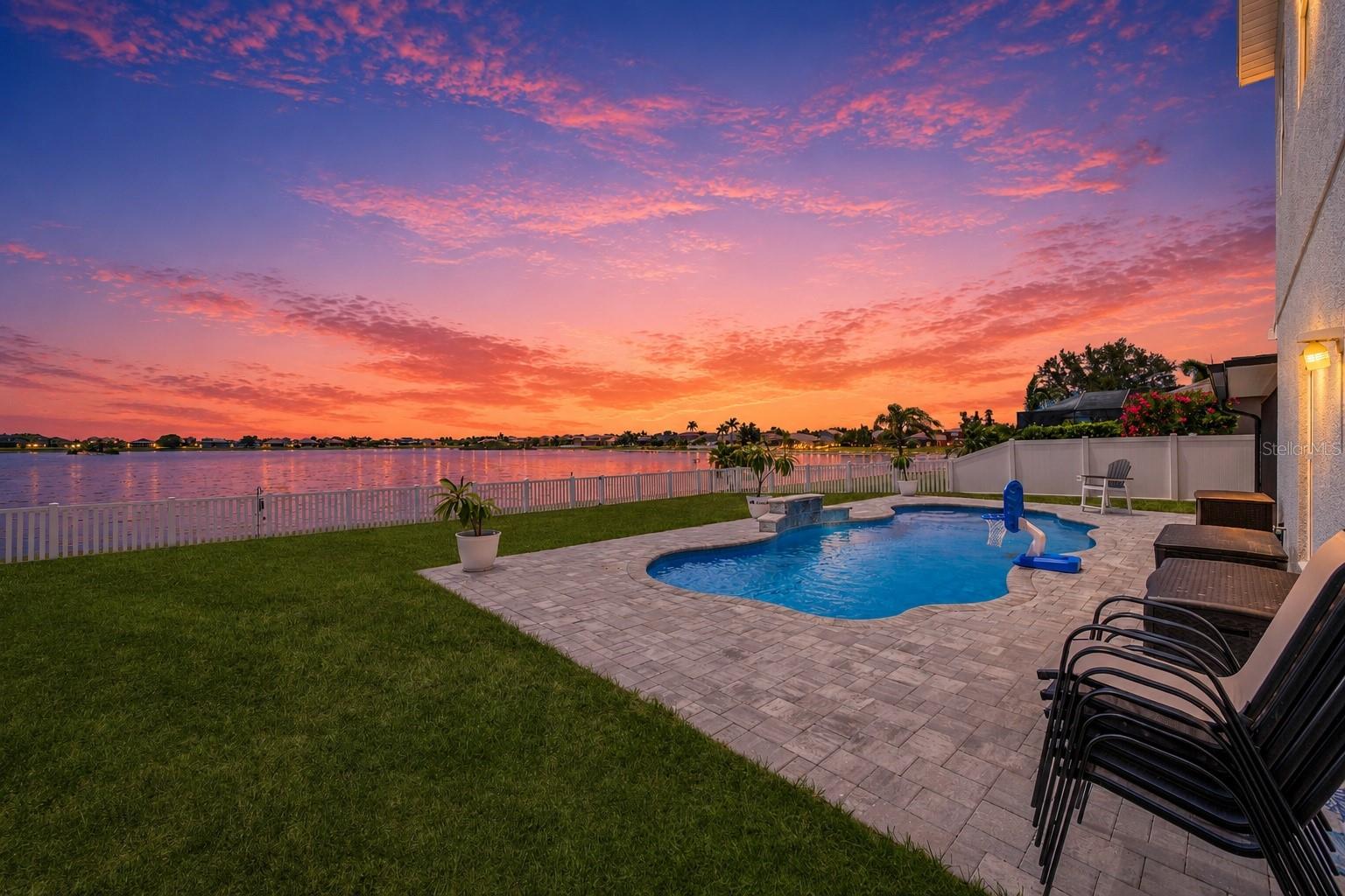 1548 MIRA LAGO CIRCLE