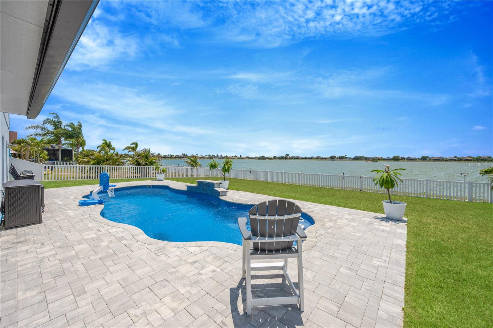 1548 MIRA LAGO CIRCLE