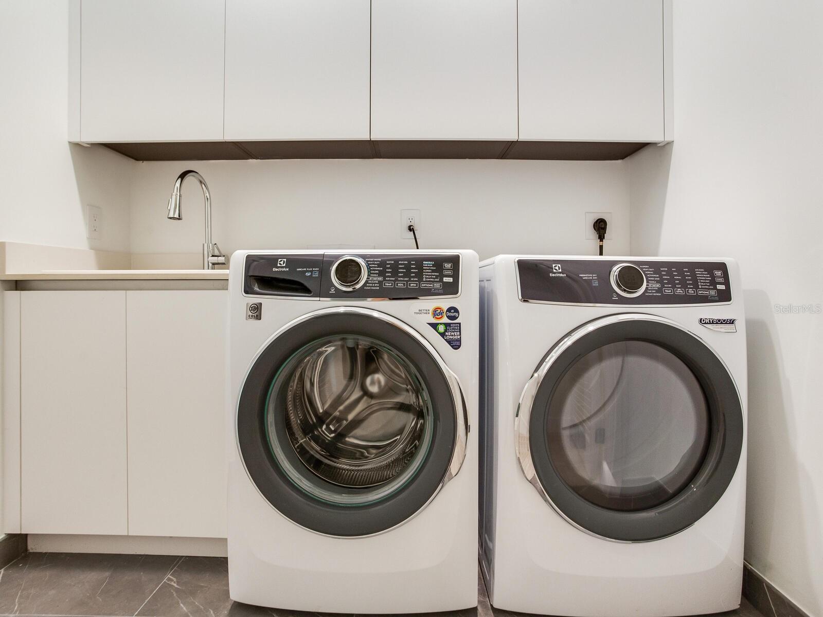 BAYSHORE YSSABELLA CONDOMINIUM - Residential