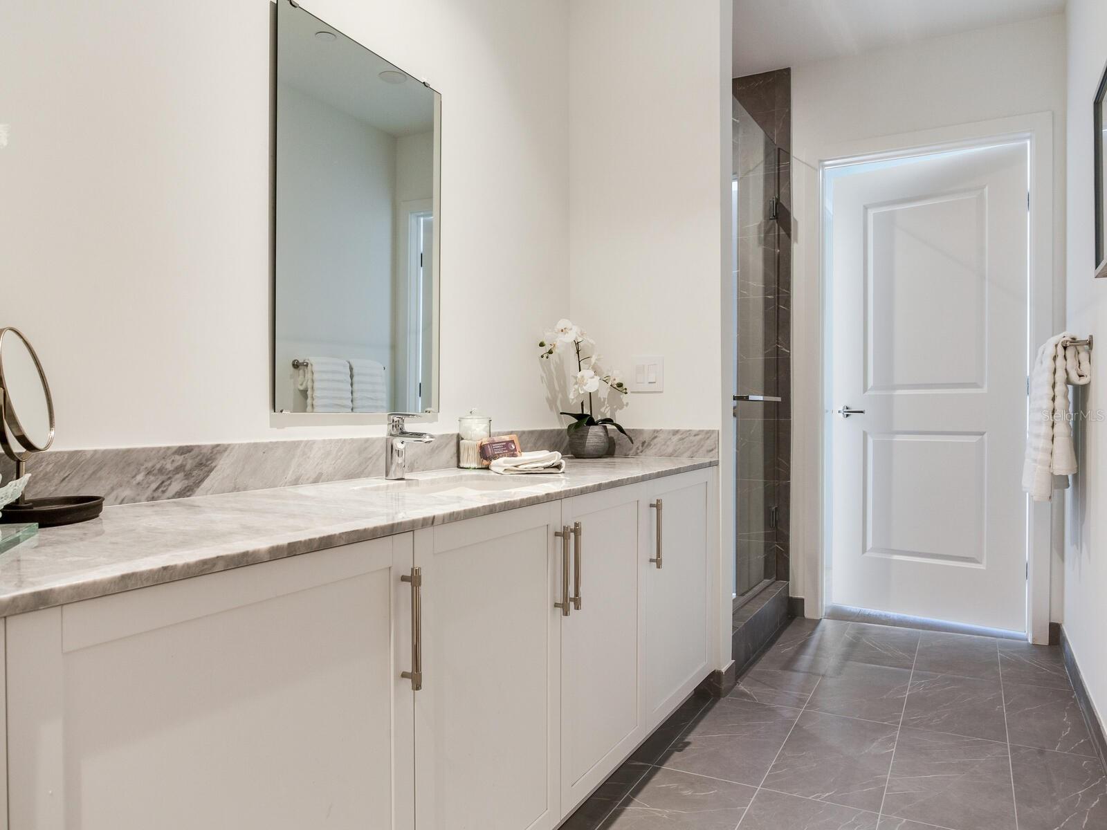 BAYSHORE YSSABELLA CONDOMINIUM - Residential