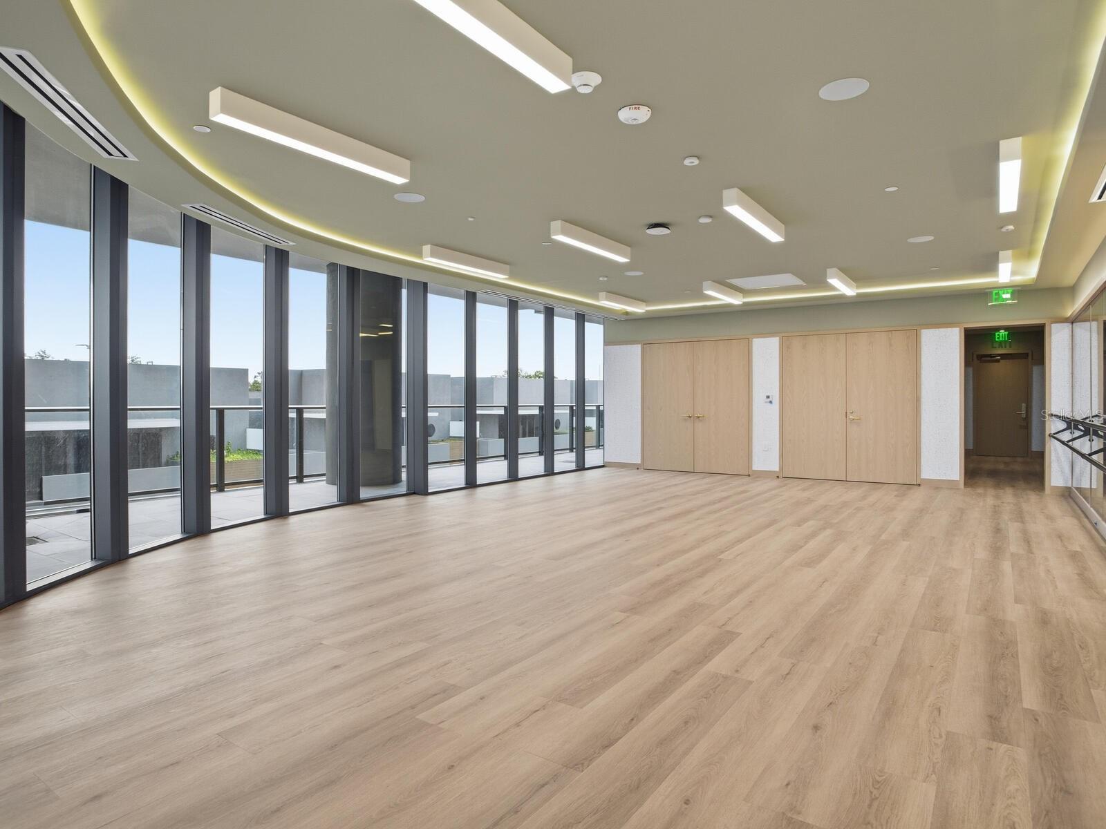 BAYSHORE YSSABELLA CONDOMINIUM - Residential