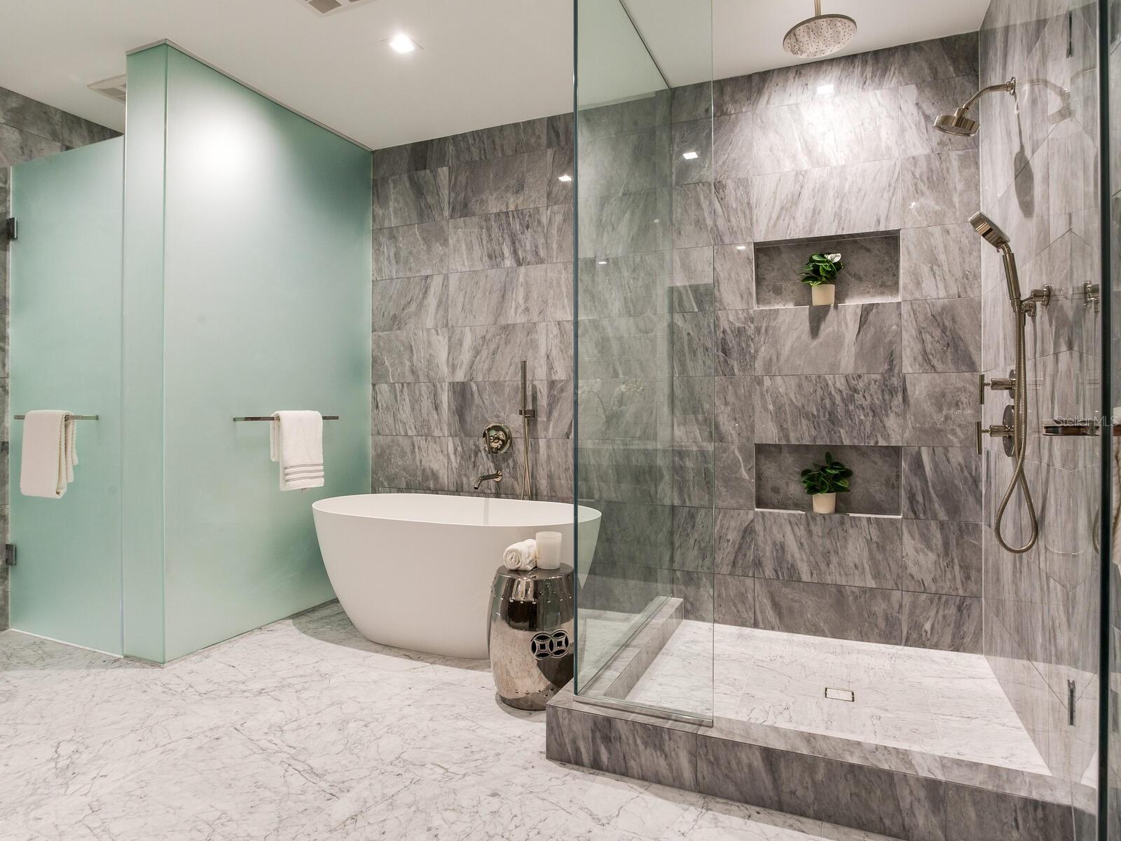 BAYSHORE YSSABELLA CONDOMINIUM - Residential