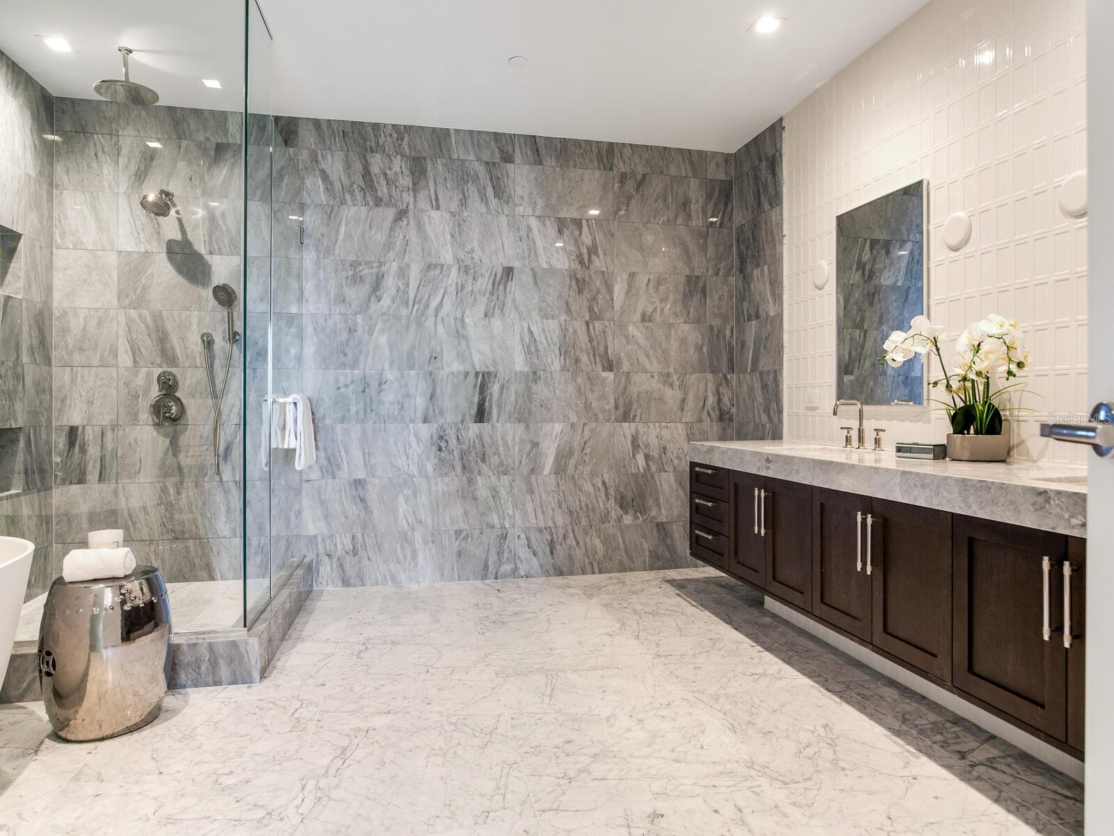 BAYSHORE YSSABELLA CONDOMINIUM - Residential