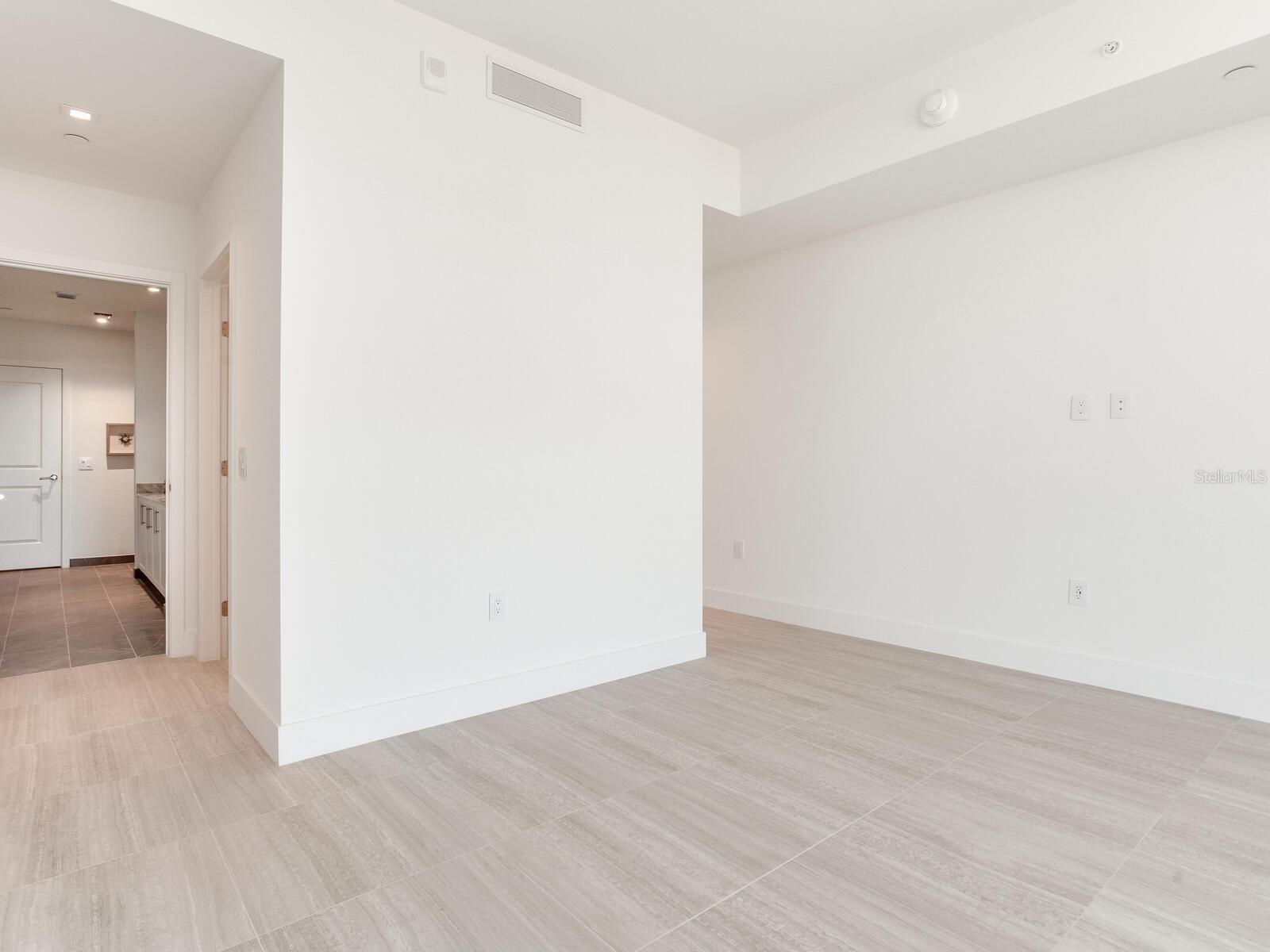 BAYSHORE YSSABELLA CONDOMINIUM - Residential