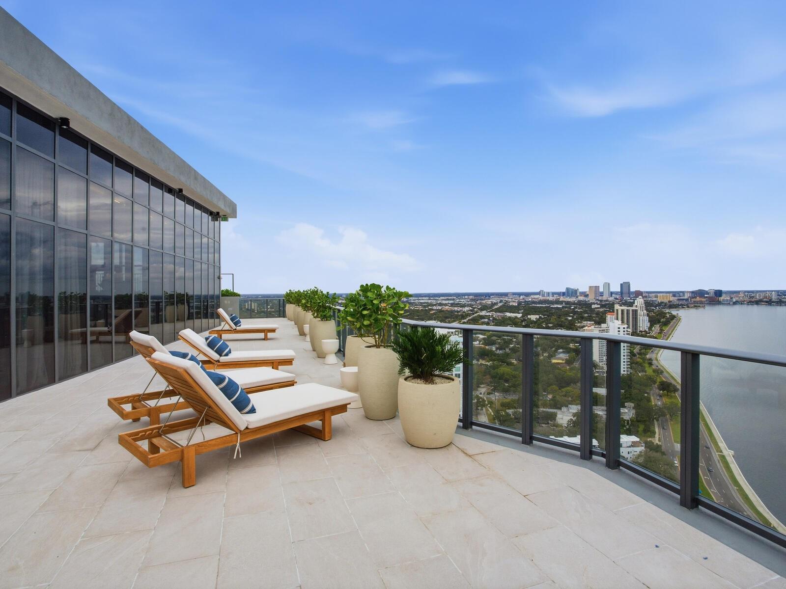 BAYSHORE YSSABELLA CONDOMINIUM - Residential