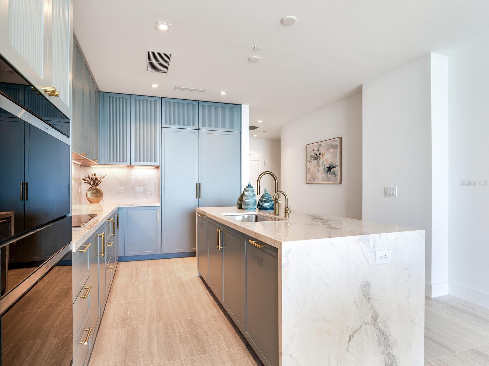 BAYSHORE YSSABELLA CONDOMINIUM - Residential