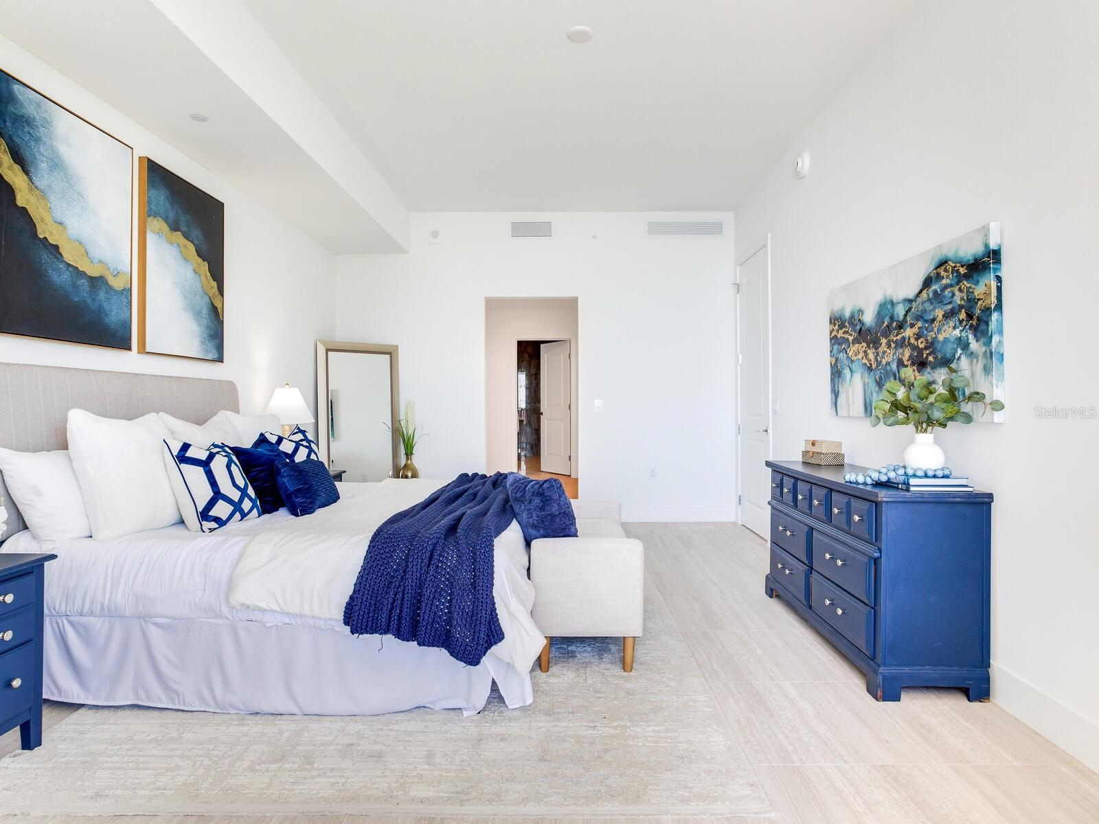 BAYSHORE YSSABELLA CONDOMINIUM - Residential