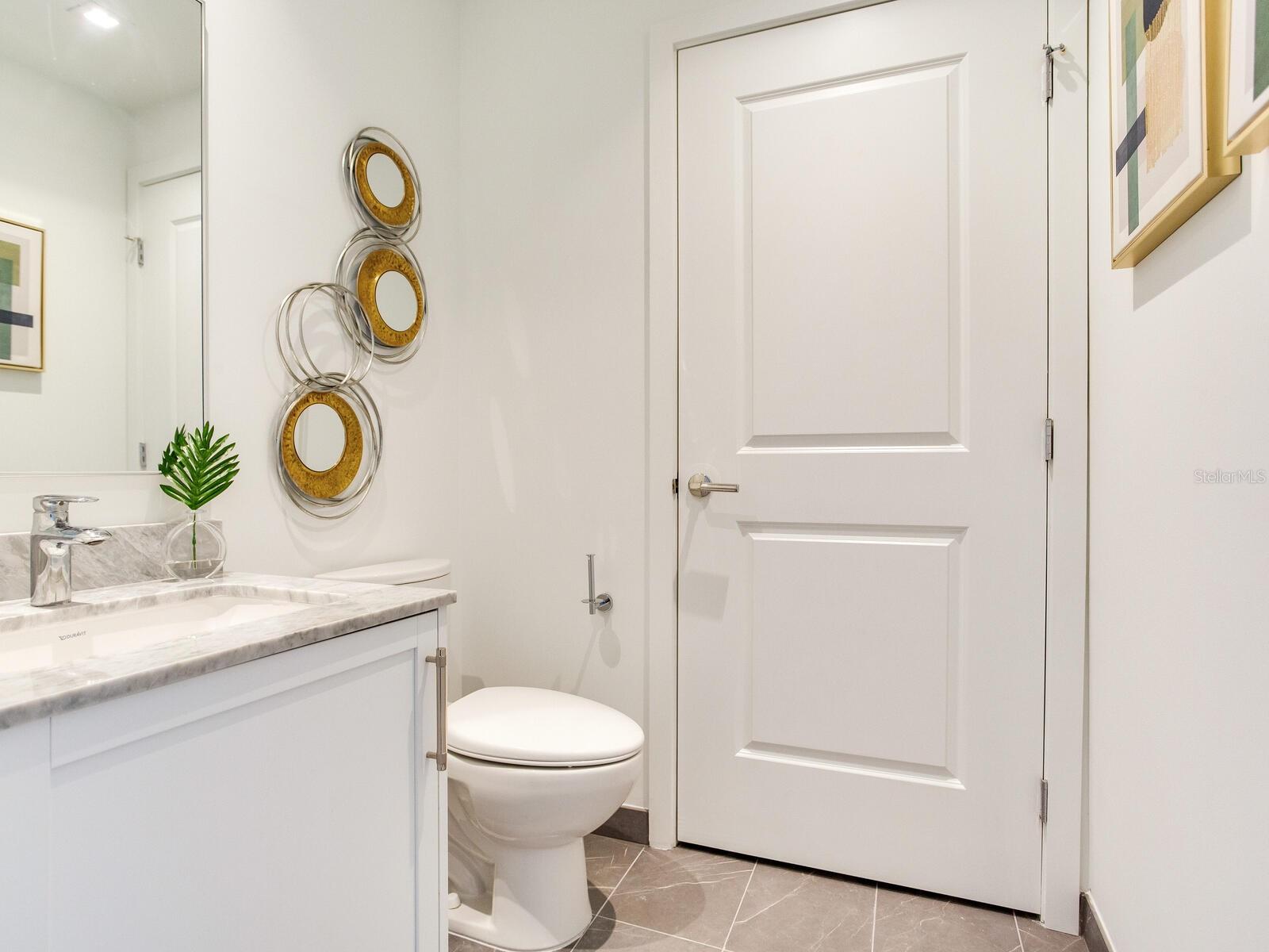 BAYSHORE YSSABELLA CONDOMINIUM - Residential