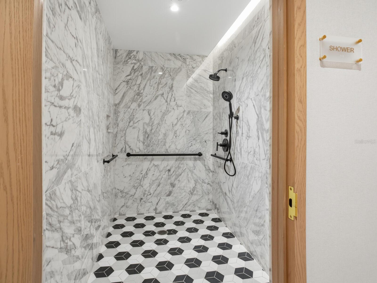 BAYSHORE YSSABELLA CONDOMINIUM - Residential