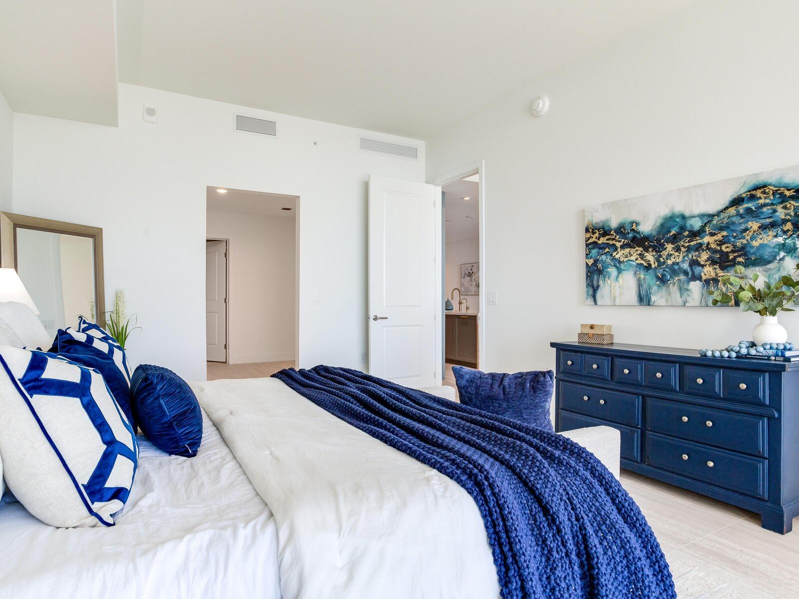 BAYSHORE YSSABELLA CONDOMINIUM - Residential