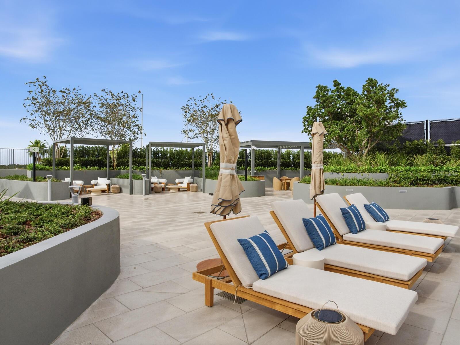 BAYSHORE YSSABELLA CONDOMINIUM - Residential