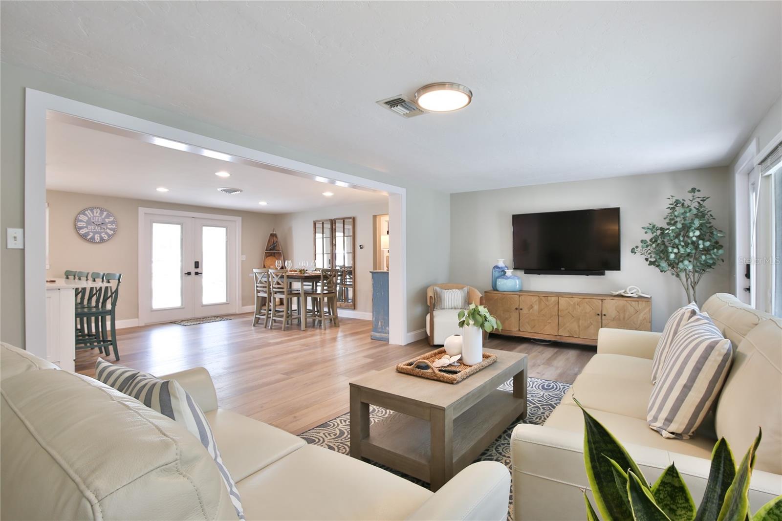 SARASOTA BEACH - Residential Lease