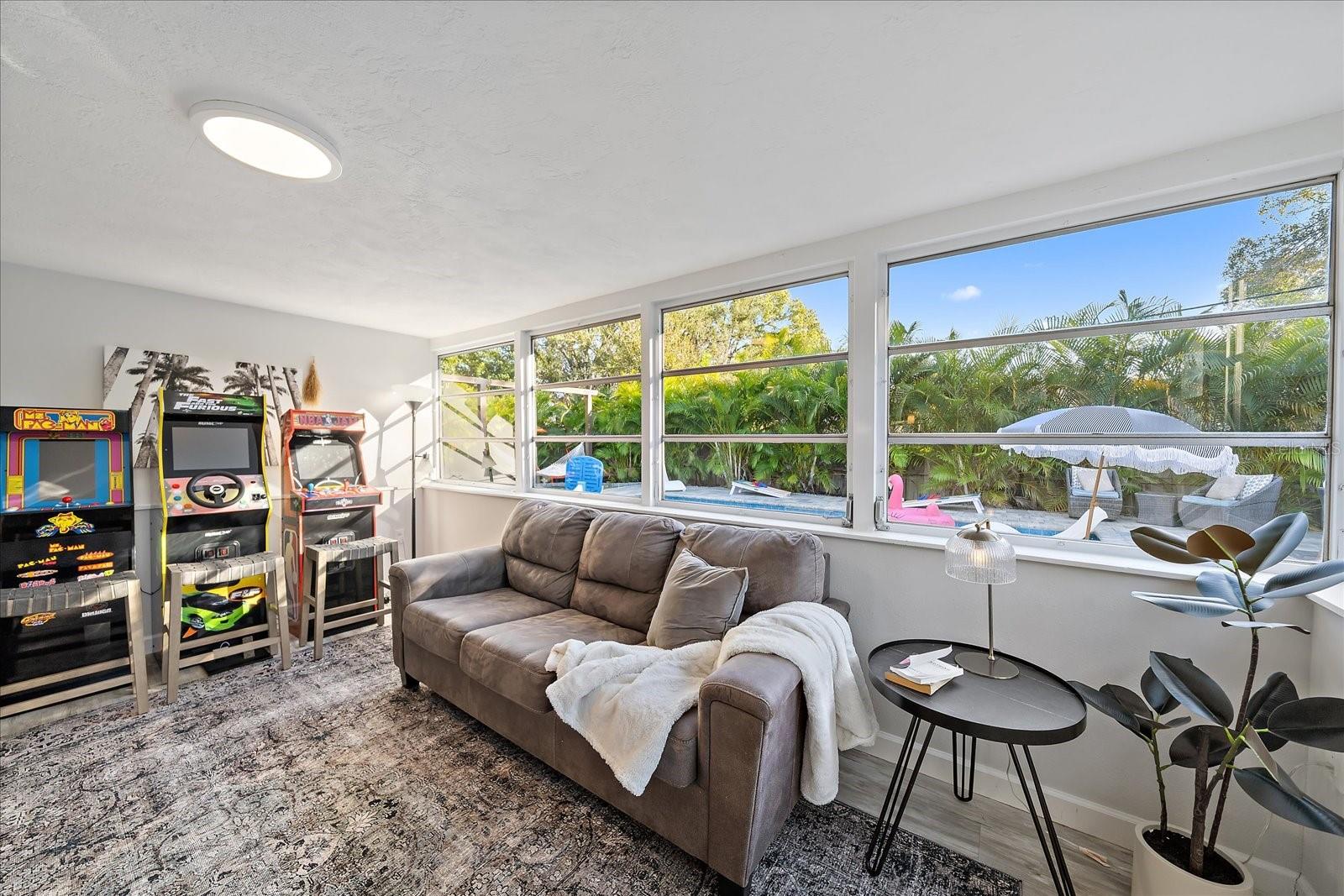 SOUTH GATE - Residential