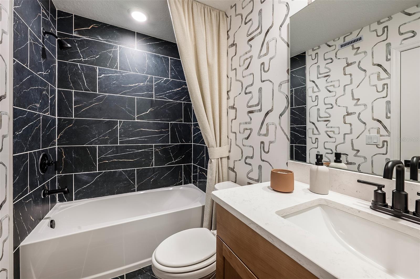 AULIN SQUARE - Residential