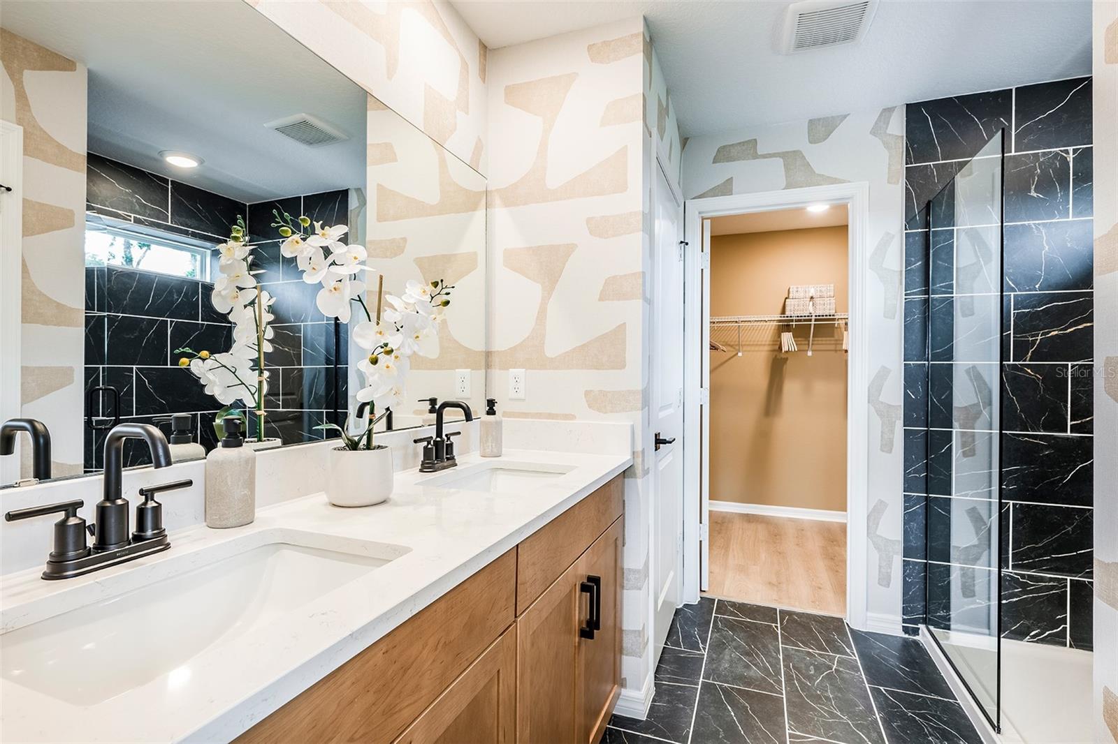 AULIN SQUARE - Residential