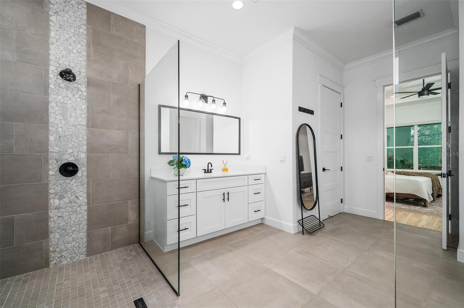 GLORIAS WAY - Residential