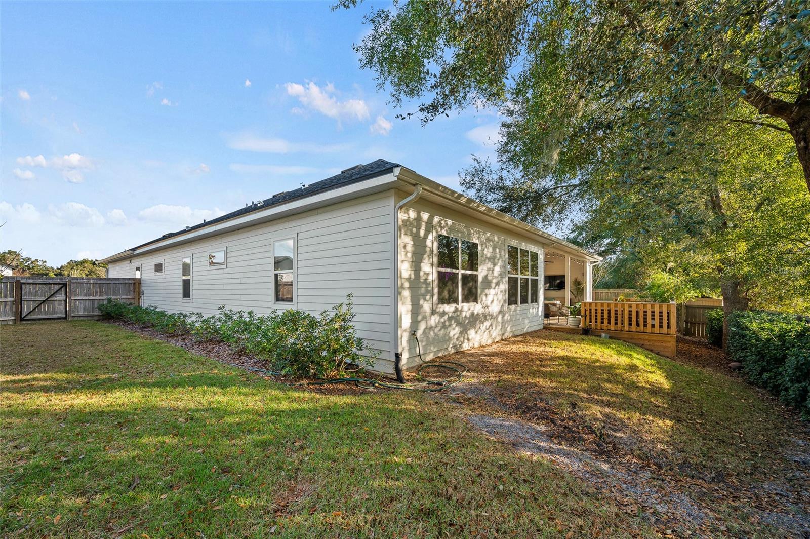 GLORIAS WAY - Residential