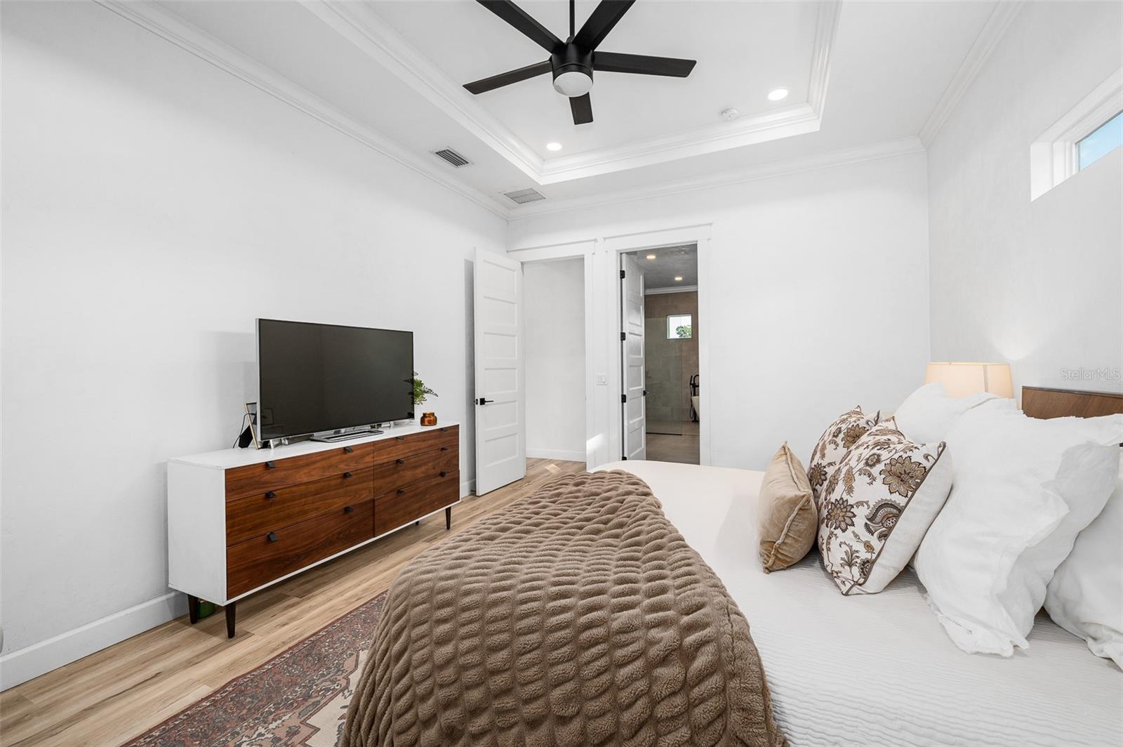 GLORIAS WAY - Residential