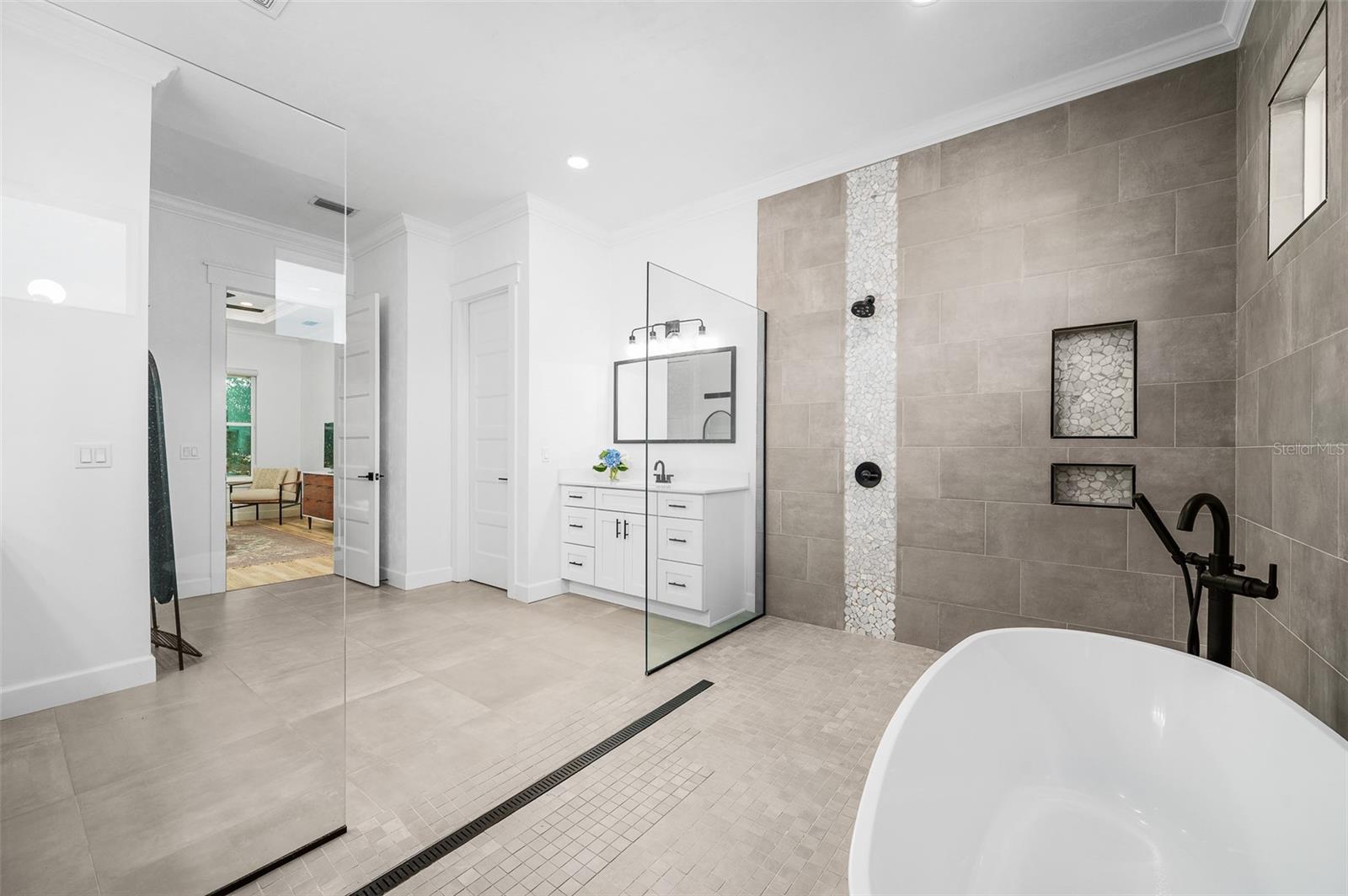 GLORIAS WAY - Residential