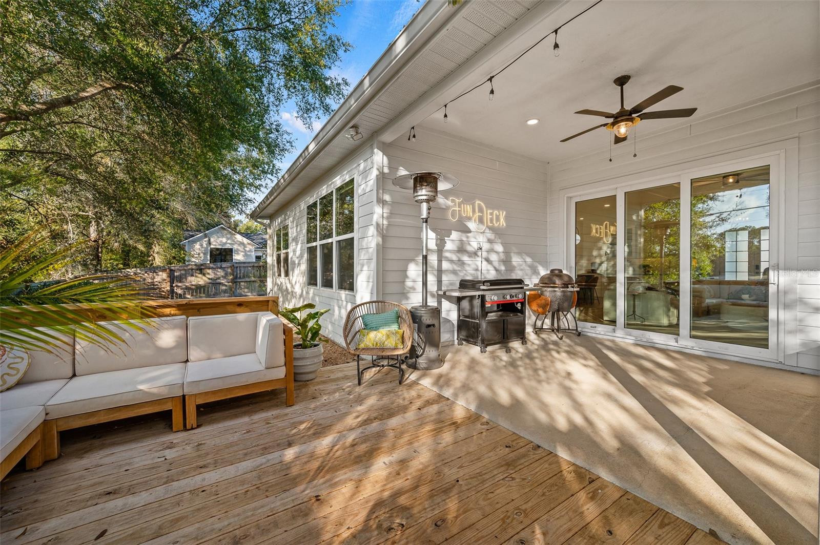 GLORIAS WAY - Residential