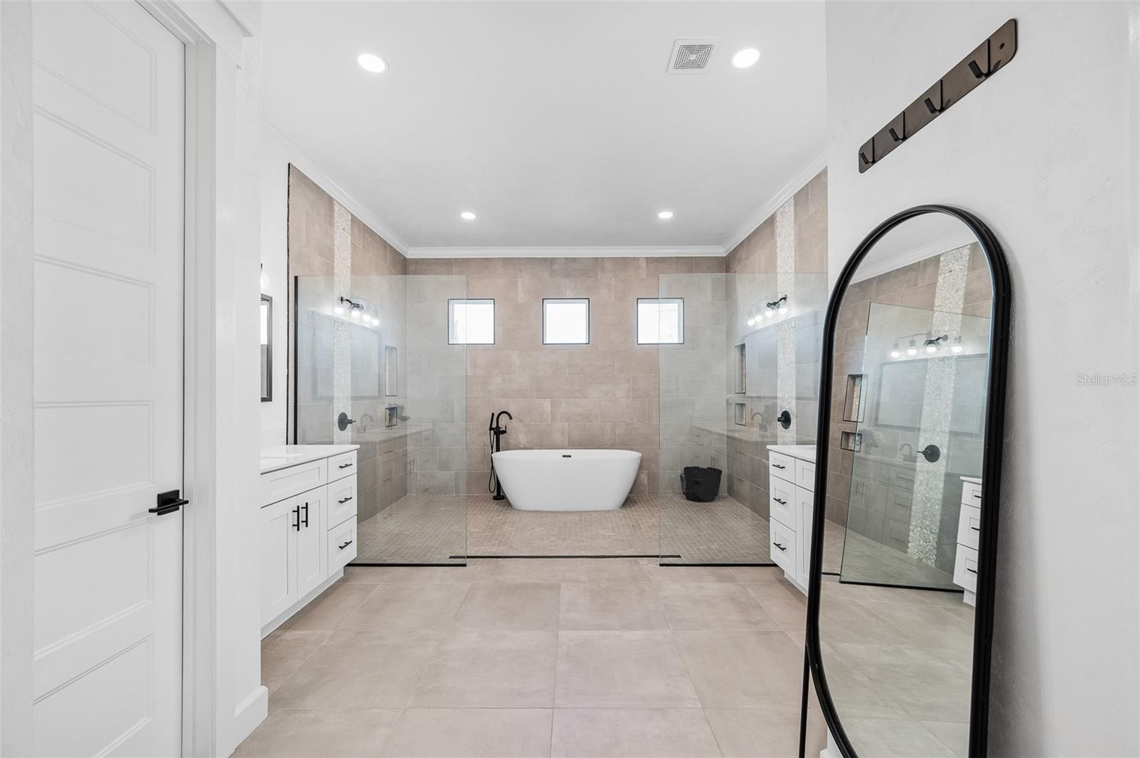 GLORIAS WAY - Residential