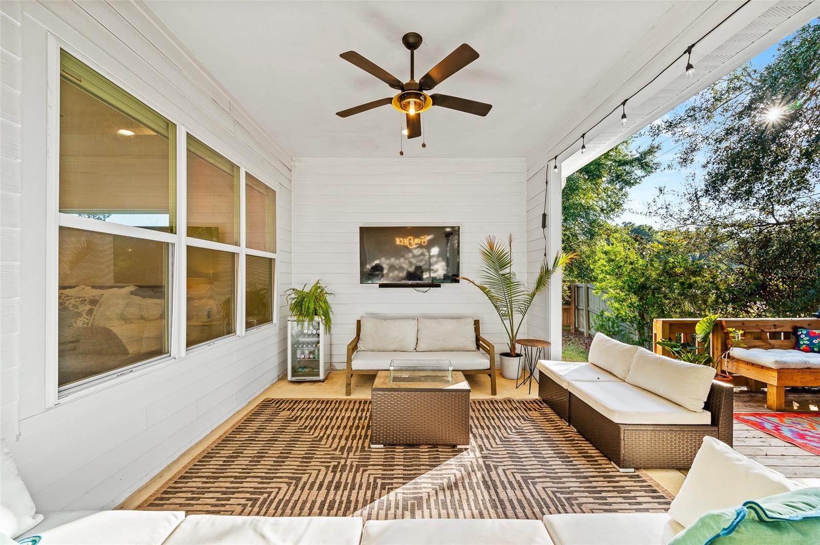 GLORIAS WAY - Residential