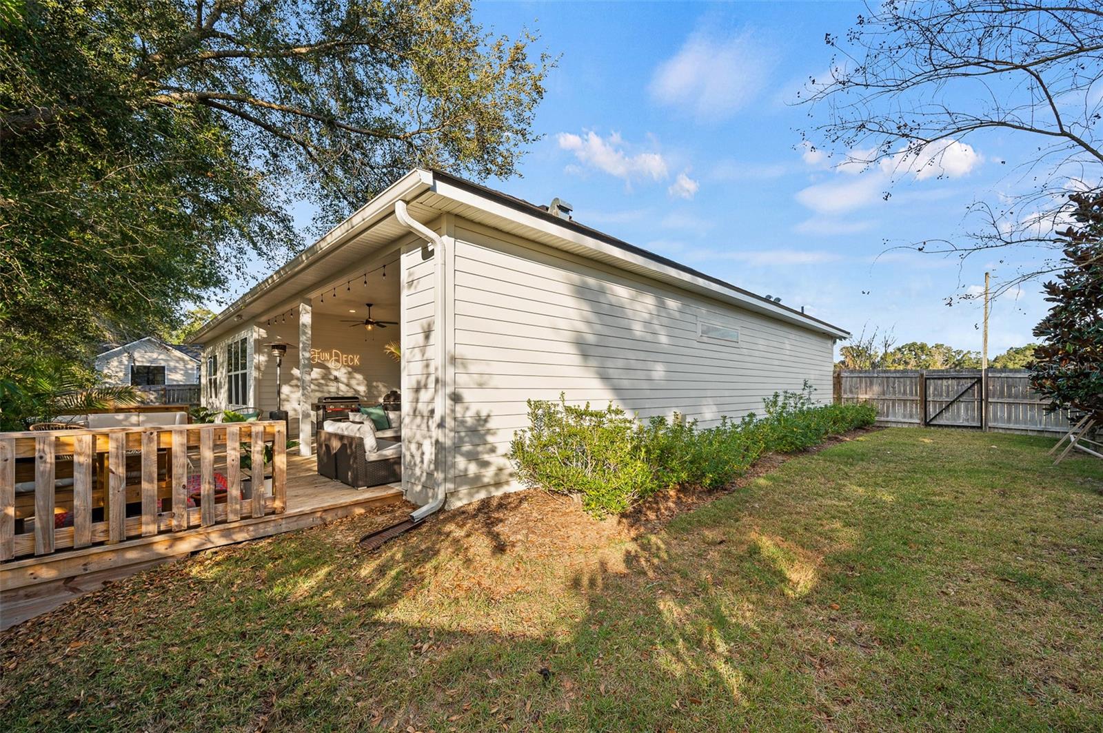 GLORIAS WAY - Residential