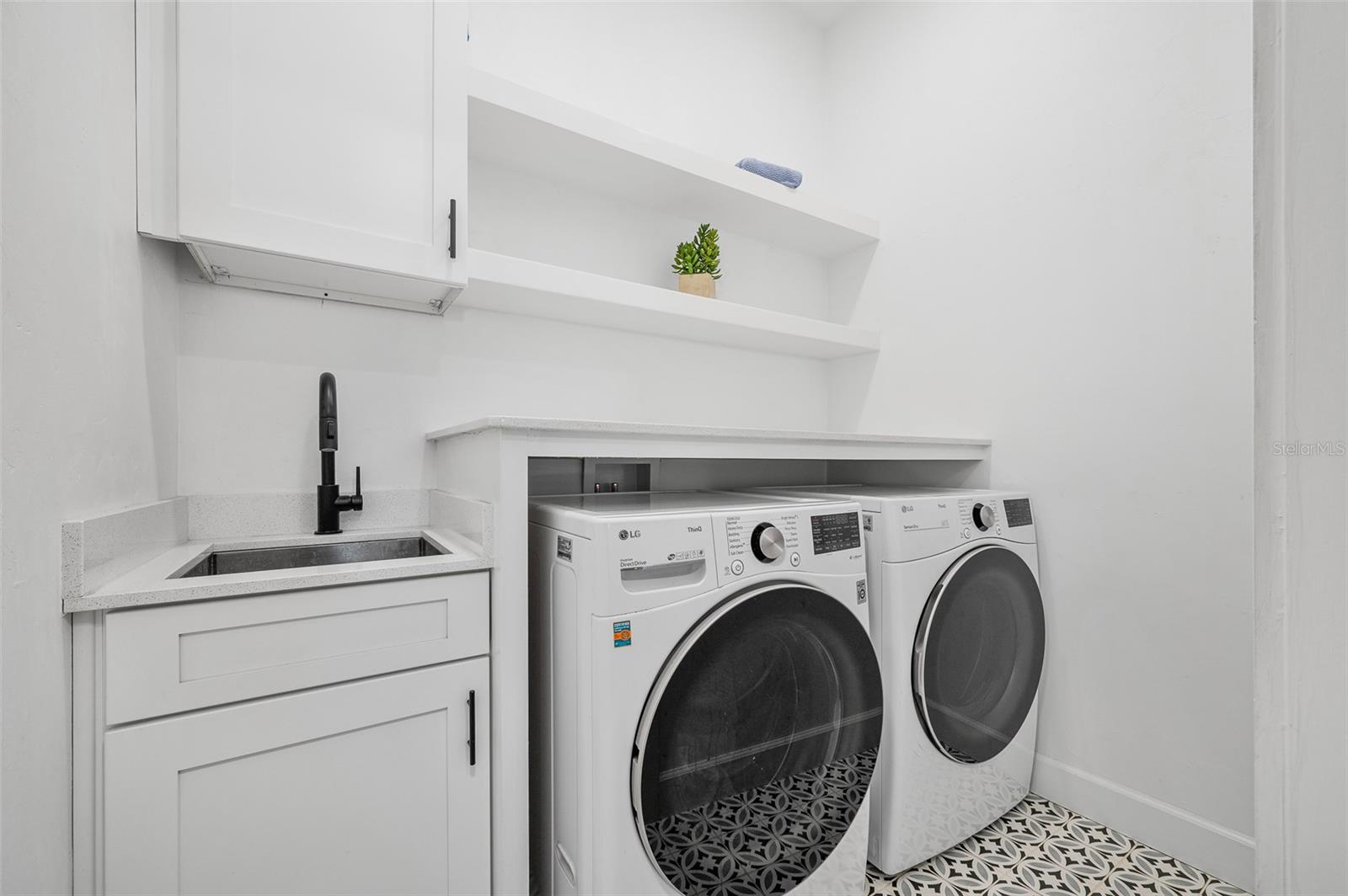 GLORIAS WAY - Residential