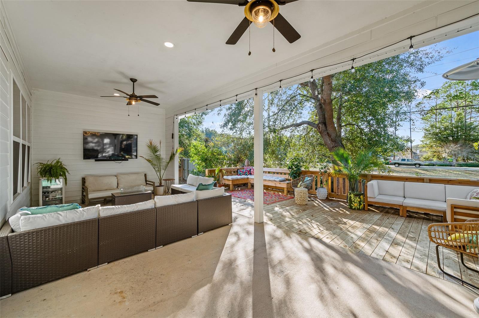 GLORIAS WAY - Residential