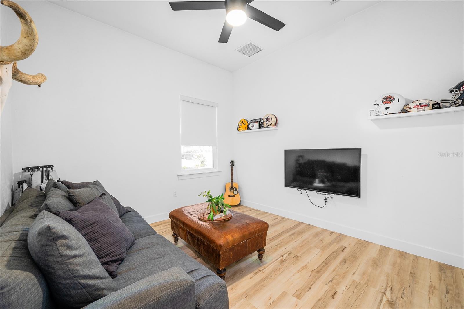 GLORIAS WAY - Residential