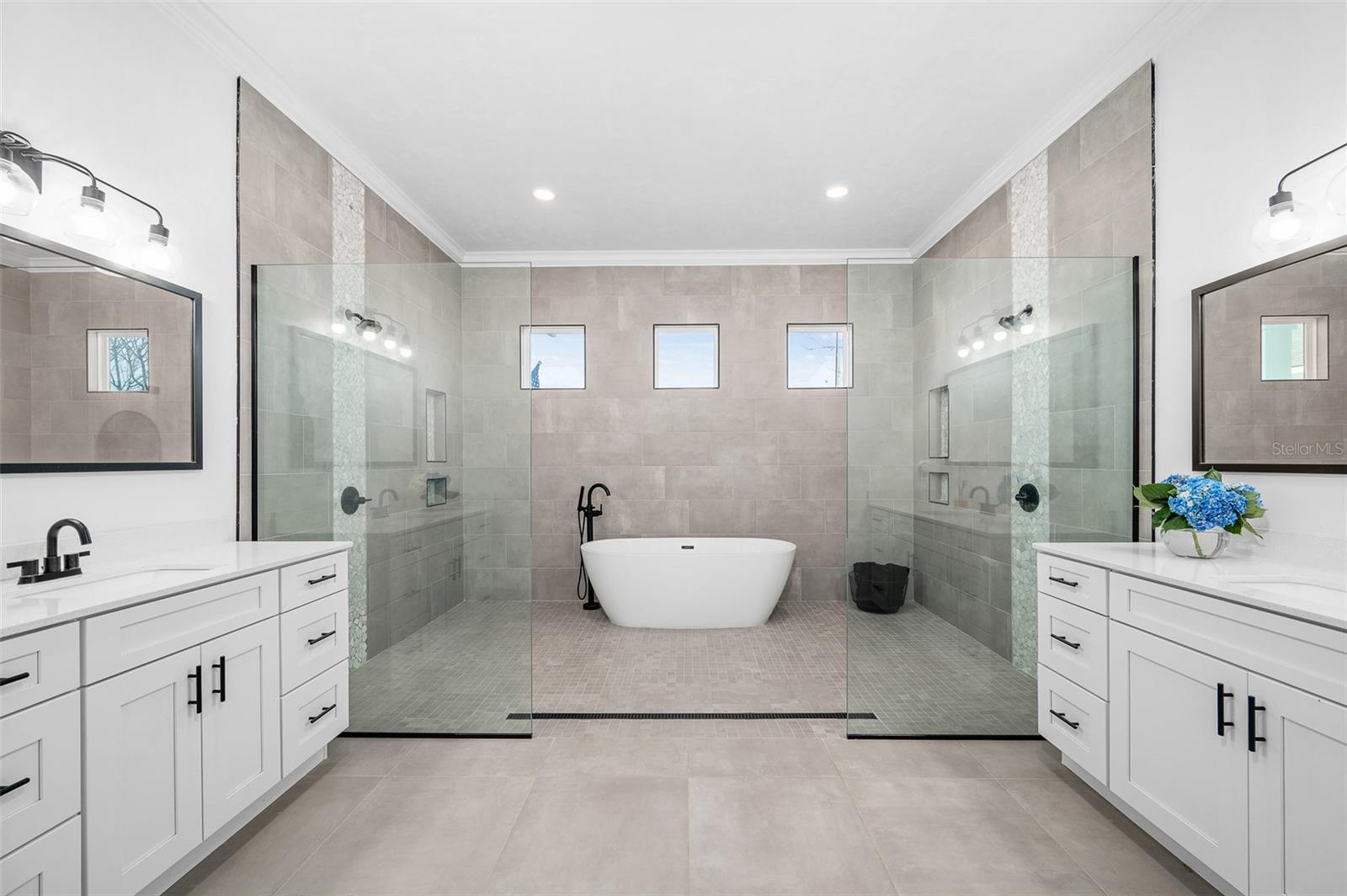 GLORIAS WAY - Residential