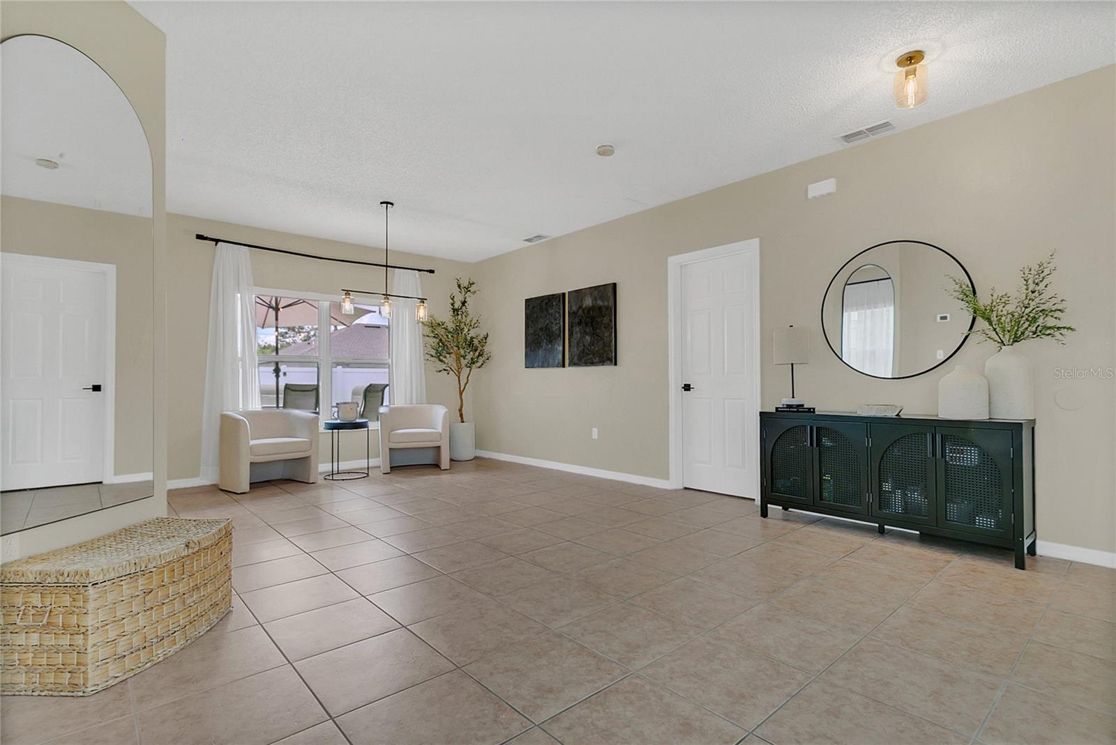 1118 SAINT TROPEZ CT