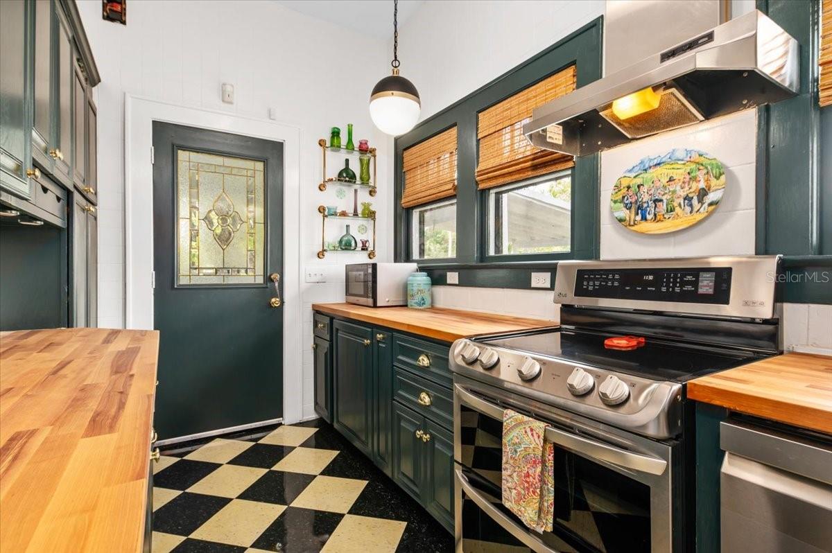 DR J C PELOTS ADD TO MANATEE - Residential