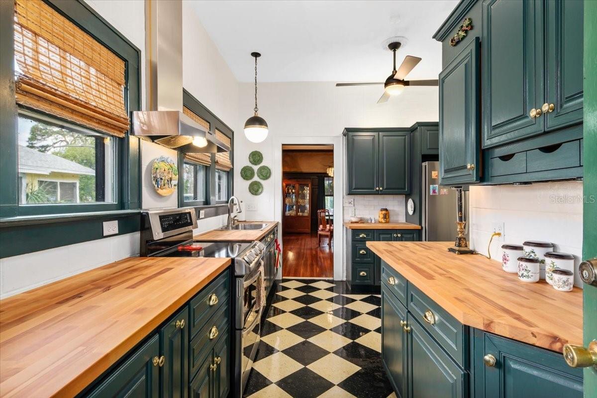 DR J C PELOTS ADD TO MANATEE - Residential