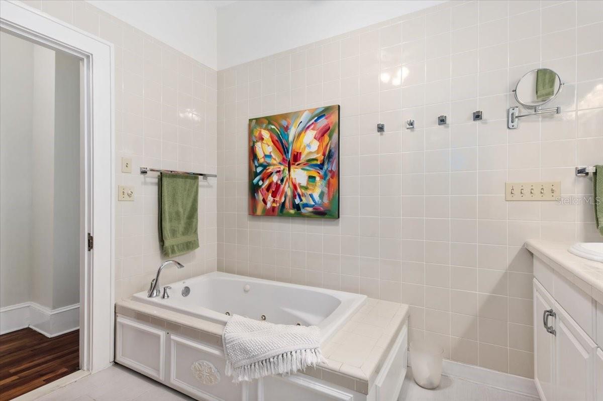 DR J C PELOTS ADD TO MANATEE - Residential