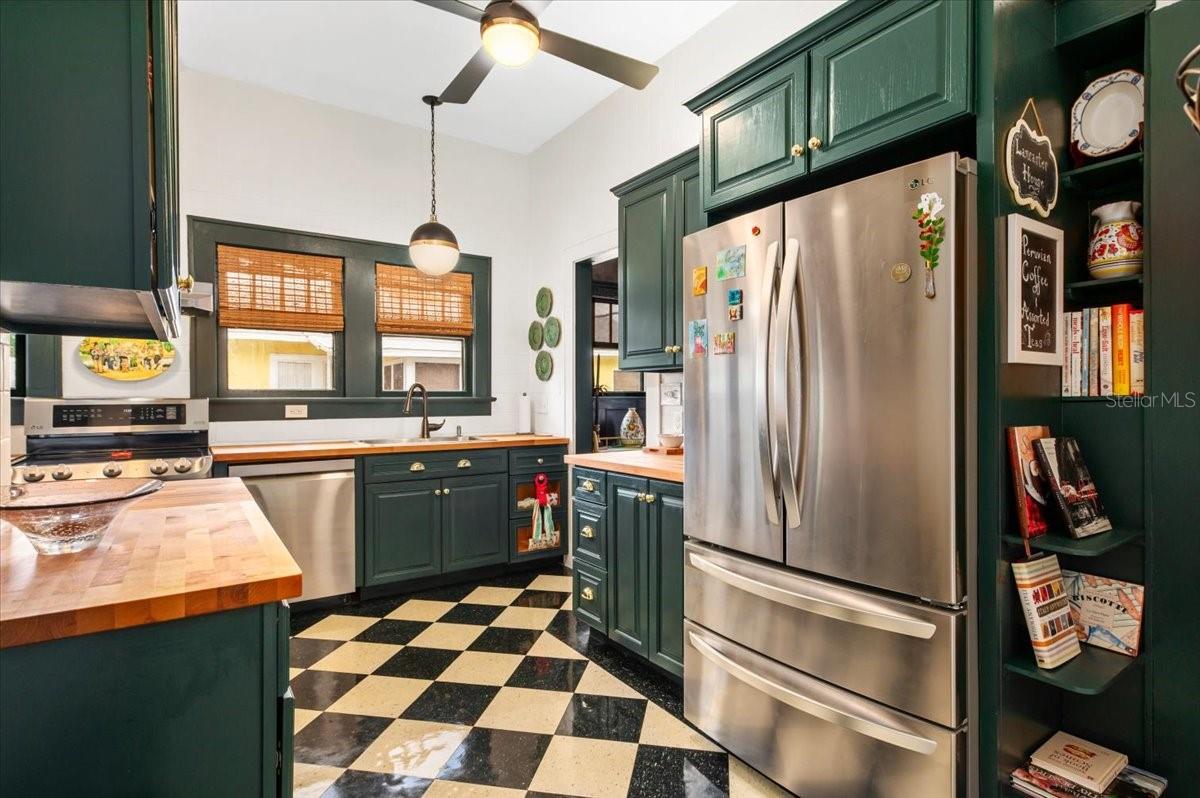 DR J C PELOTS ADD TO MANATEE - Residential