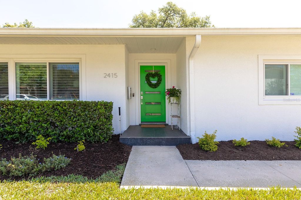 Photo of 2415 Eaton Lane, Orlando, FL 32804 (MLS # O6400251)