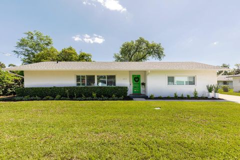 Photo of 2415 Eaton Lane, Orlando, FL 32804 (MLS # O6400251)