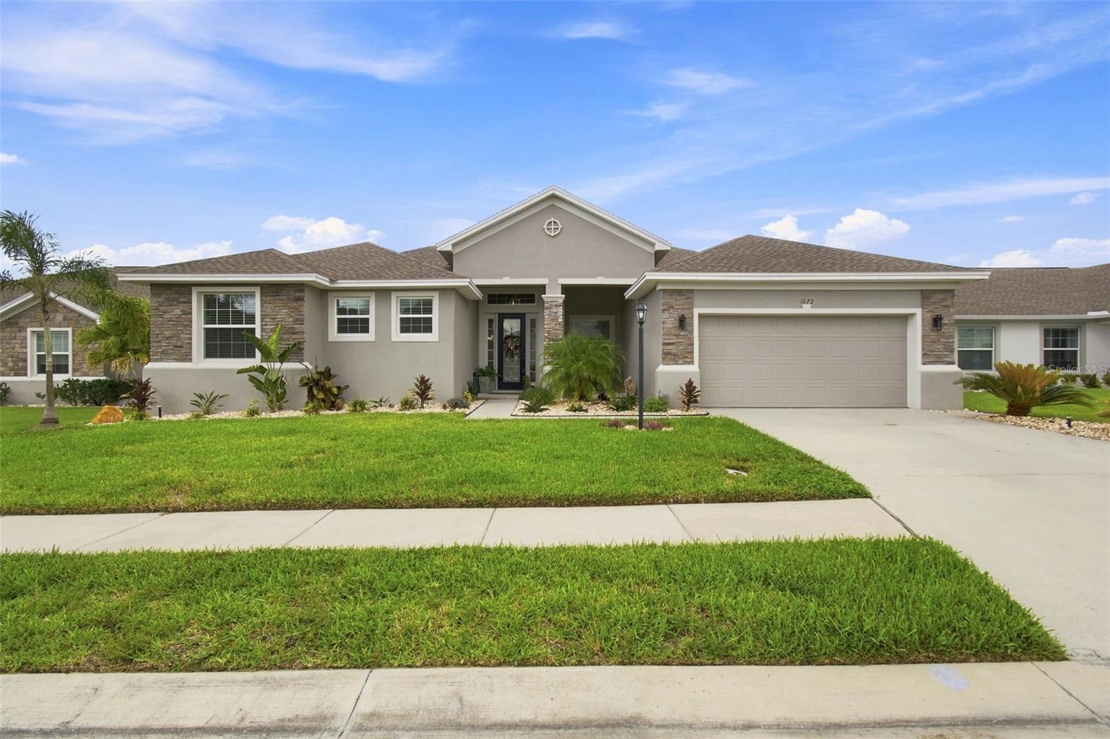 1072 WOODLAND OAKS DRIVE