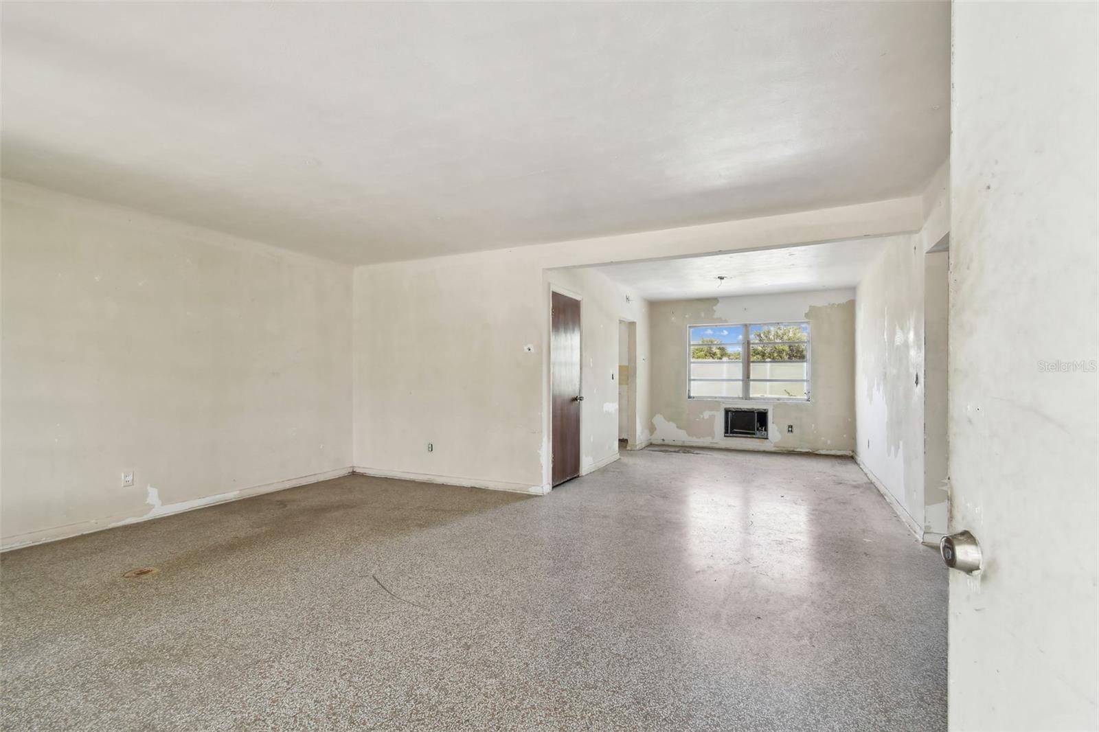 1216 FRANKLIN CIRCLE