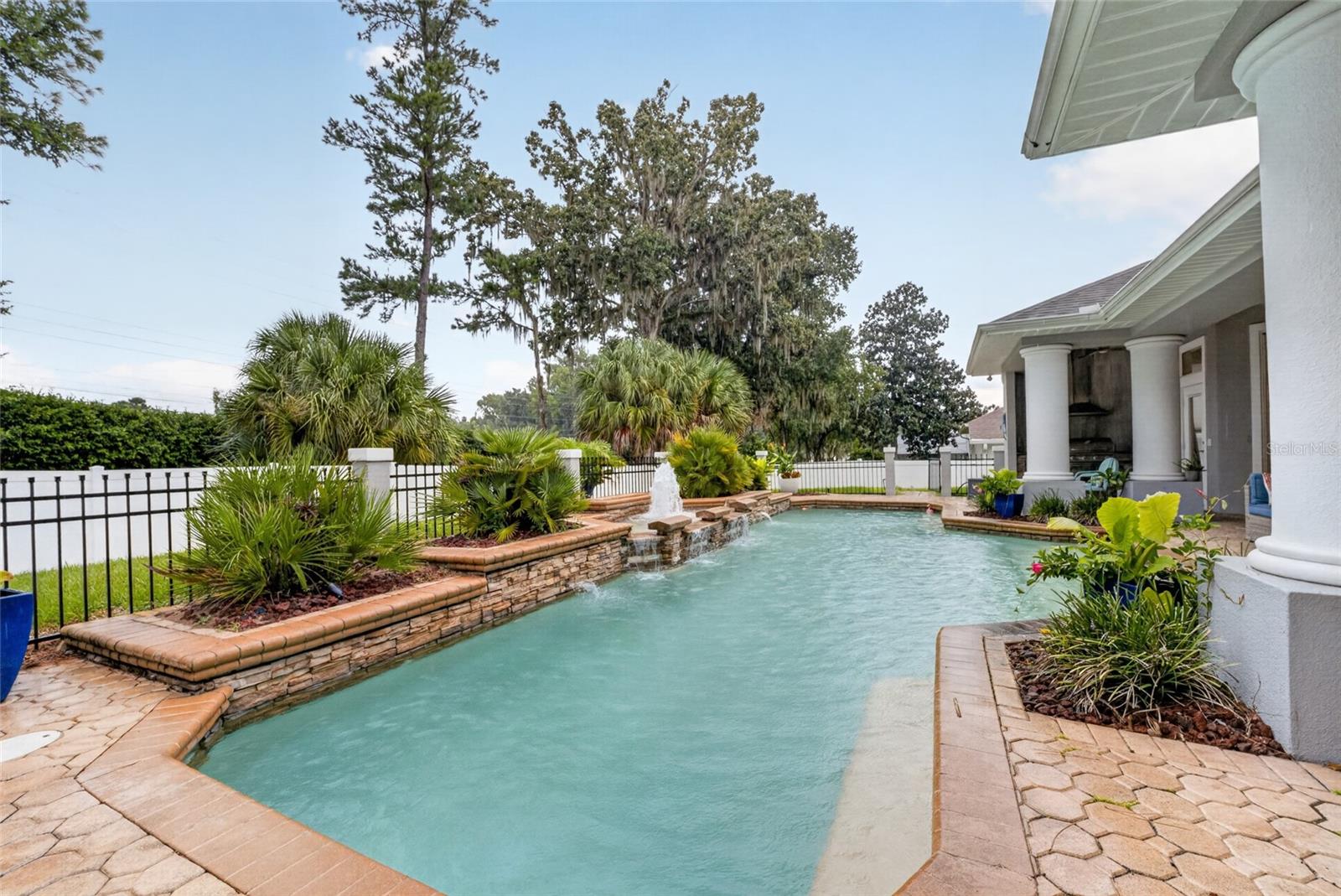 1137 SW 32ND LANE