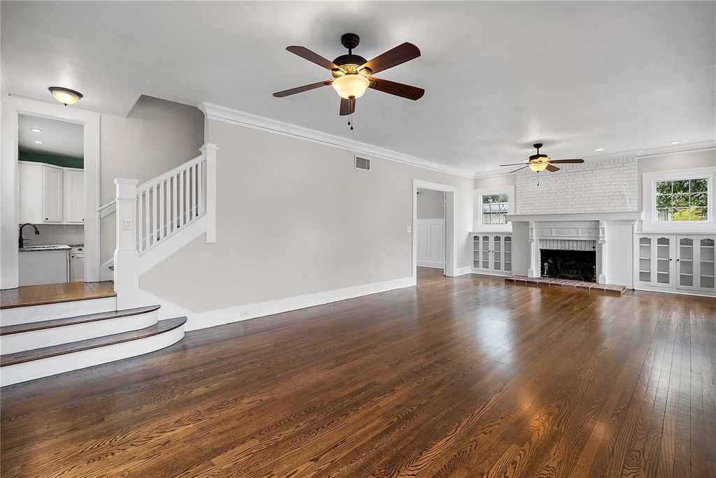 Photo of 134 22nd Avenue N, St Petersburg, FL 33704 (MLS # TB8483507)