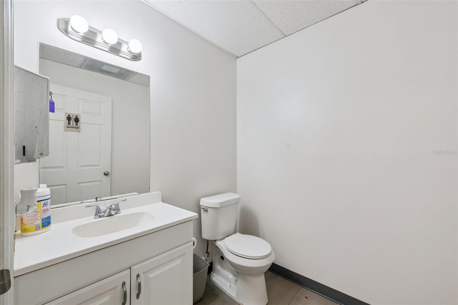 PARKWAY DISTIBUTION CENTER CONDO PH 02 - Commercial Sale