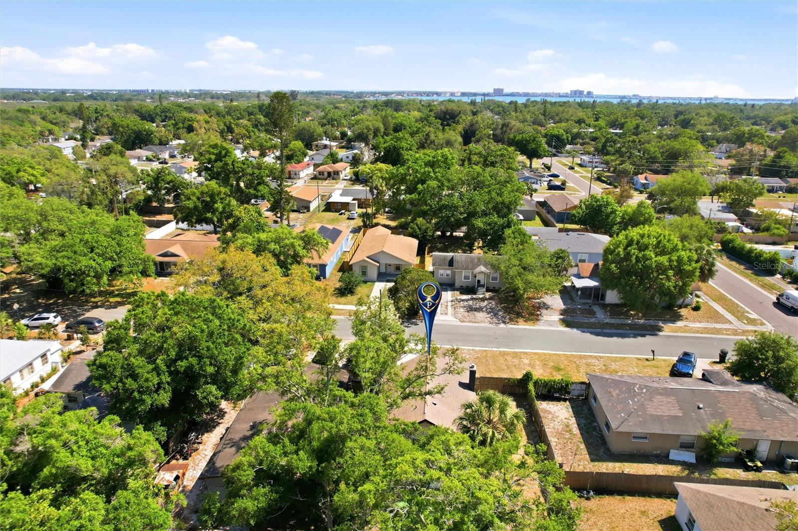 SHADOW LAWN - Residential
