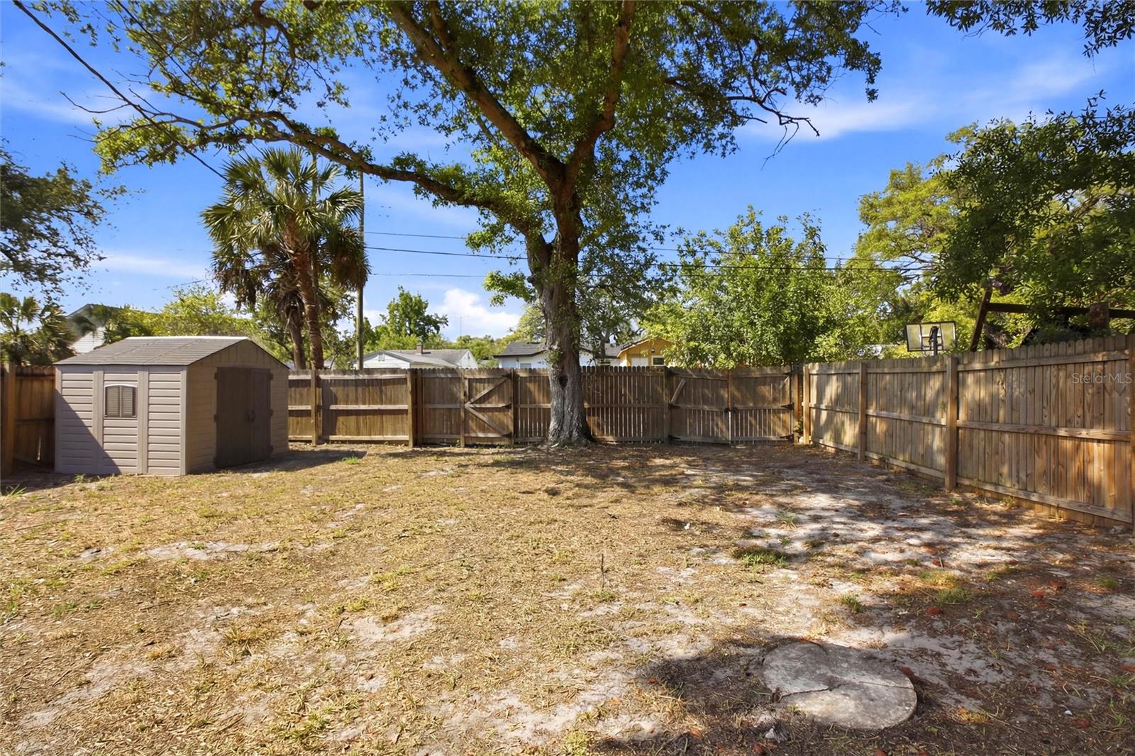 SHADOW LAWN - Residential