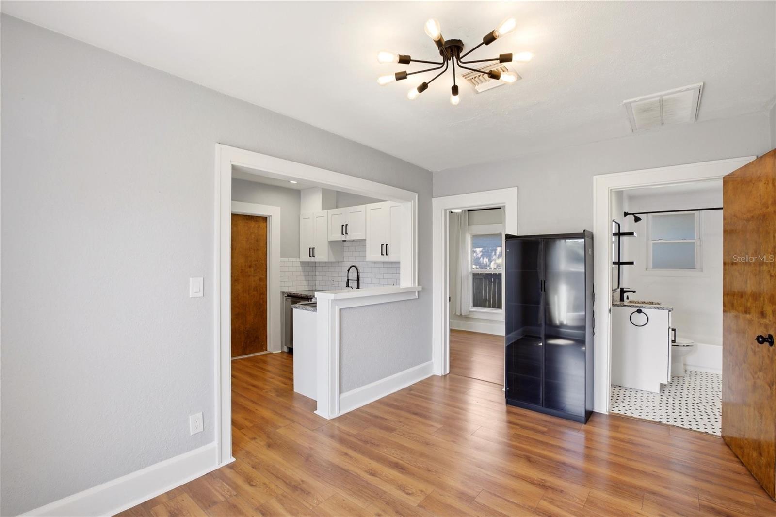 SHADOW LAWN - Residential