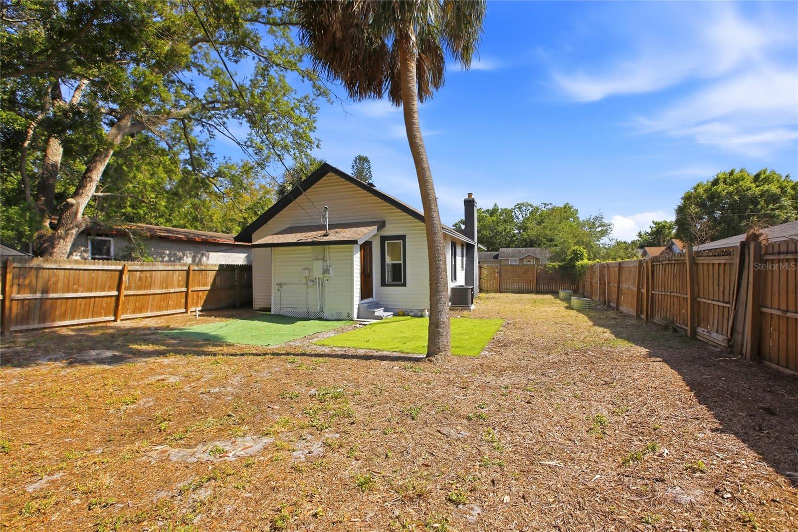 SHADOW LAWN - Residential