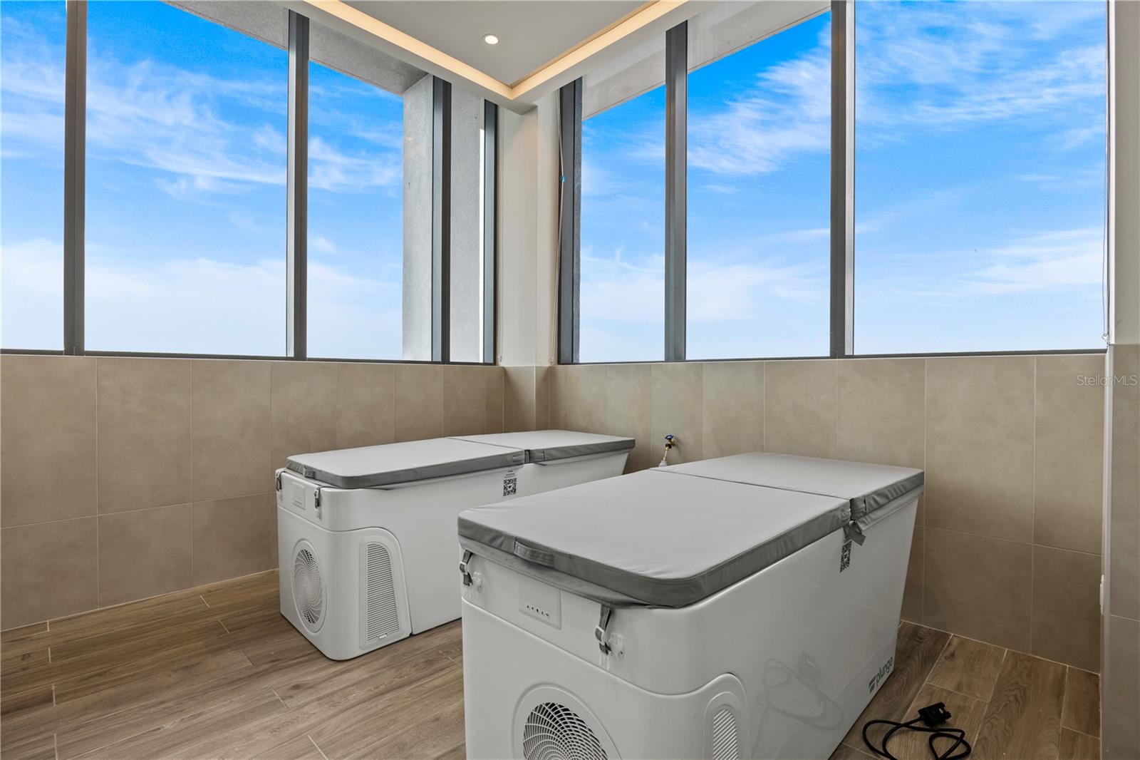 CLARKE'S SUB - AER TAMPA - Residential Lease